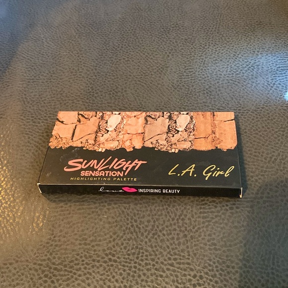 L.A. Girl Sunlight Sensation highlighting palette - Picture 2 of 5